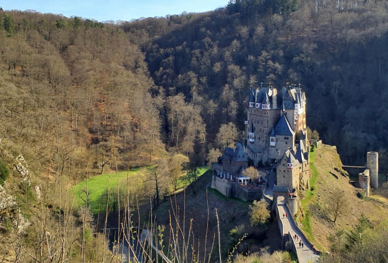 Attraktive Wohnung-Elztalidyll-Zwischen Mosel,Nuerburgring Und Burg Eltz Kollig Exterior photo